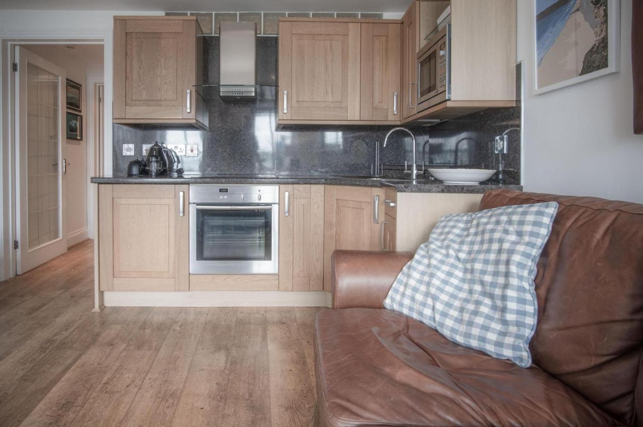 Goscar Court - 1 Bedroom Apartment - Tenby Exterior photo